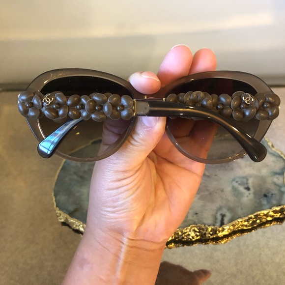 ✨⚜️Gorgeous Chanel Flower Sunglasses ⚜️✨ - Picture 7 of 10